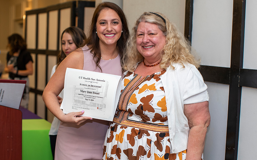 On behalf of the Class of 2019, Dr. Liel Allon (left) presented Ms. Mary Jane Sweet (right) with The Appreciation of Consistently Superior Performance & Recommendation Award. Photo Credit: Creative Media Services