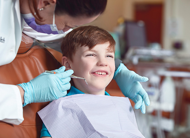 kid smiling at doctors office